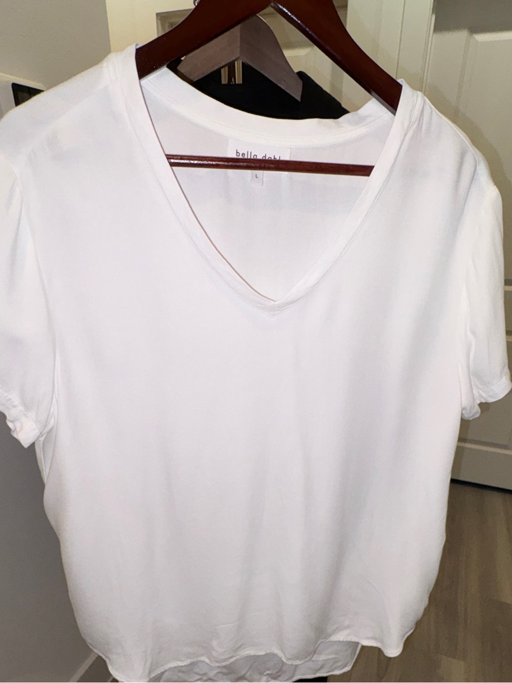 Bella Dahl White V Neck Rayon Half Sleeve T Shirt Sz Large NWOT